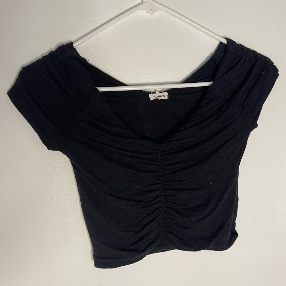 Black cinched tee